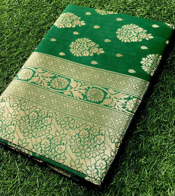 Green_Woven_Kanjivaram_Silk_Saree_with_Saree_Cover